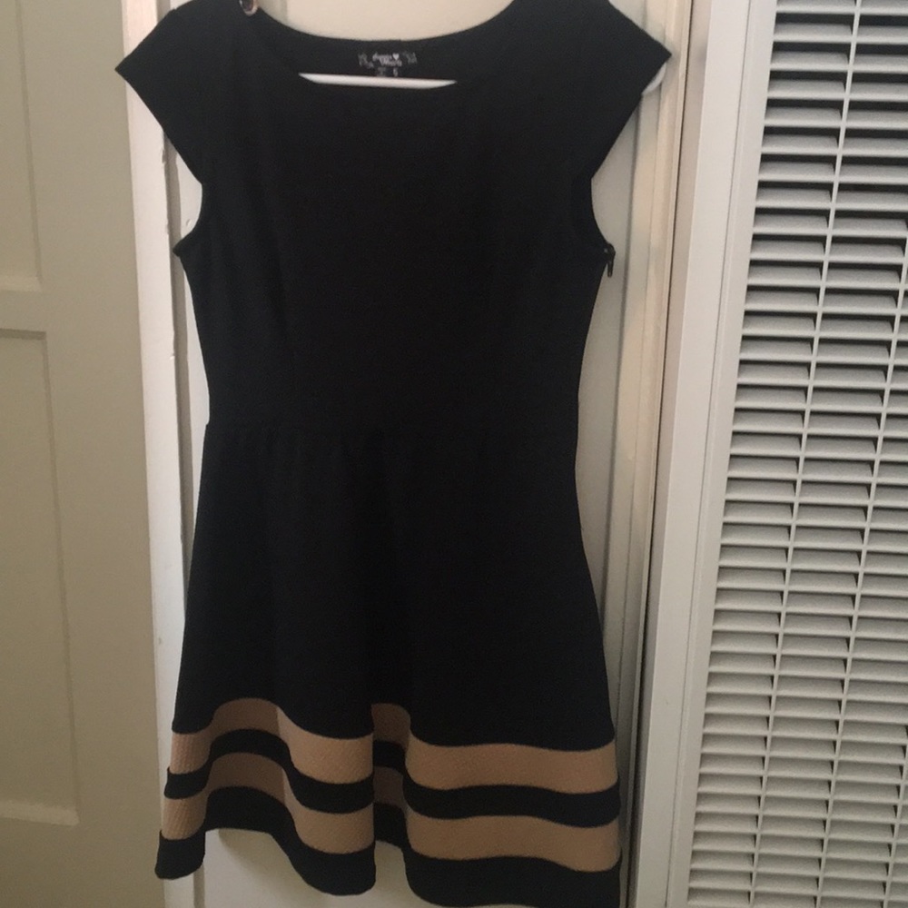 Short sleeve dress